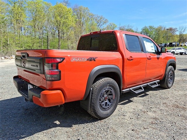 2025 Nissan Frontier PRO-4X photo 4