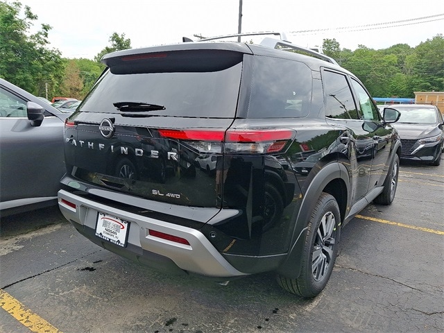 2025 Nissan Pathfinder SL photo 4