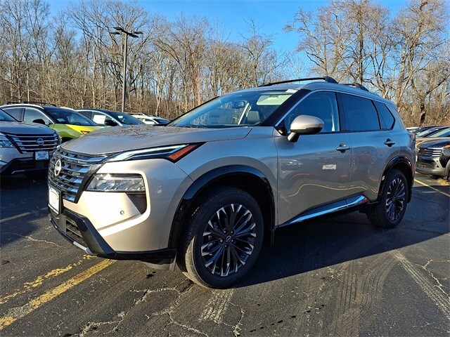 2026 Nissan Rogue Platinum photo 2