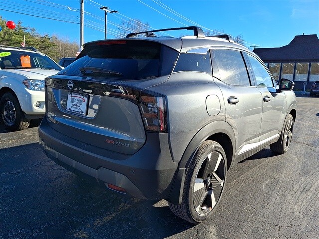 2026 Nissan Kicks SR photo 4