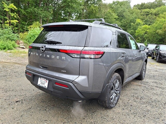 2025 Nissan Pathfinder SV photo 4