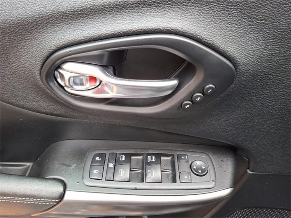 Used 2019 Jeep Cherokee Limited SUV