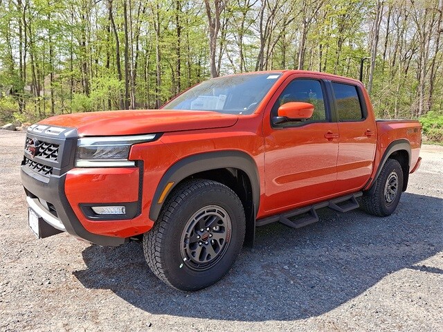 2025 Nissan Frontier PRO-4X photo 2