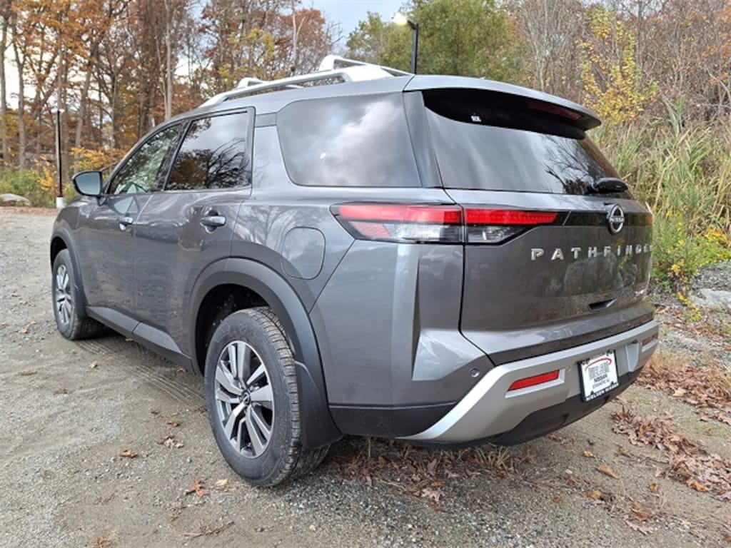 New 2025 Nissan Pathfinder SL SUV