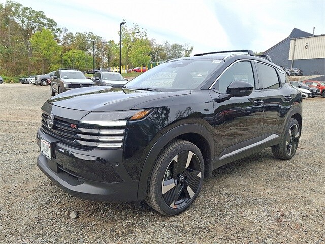 2026 Nissan Kicks SR photo 2