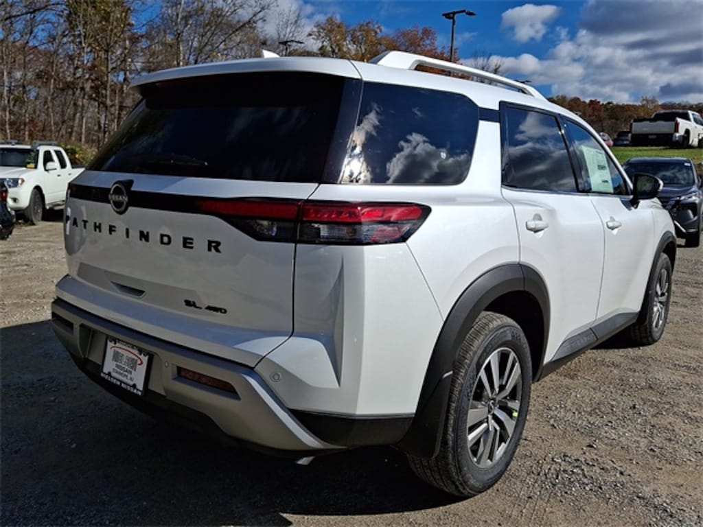 New 2025 Nissan Pathfinder SL SUV
