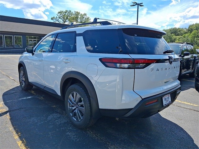 2025 Nissan Pathfinder SV photo 2