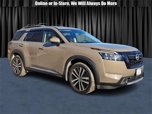 2025 Nissan Pathfinder Platinum's photo
