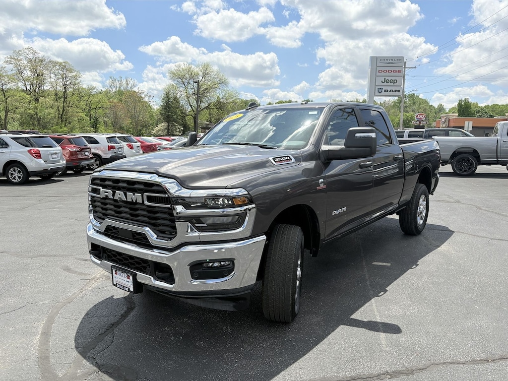New 2025 Ram 2500 BIG HORN CREW CAB 4X4 6'4 BOX Pickup