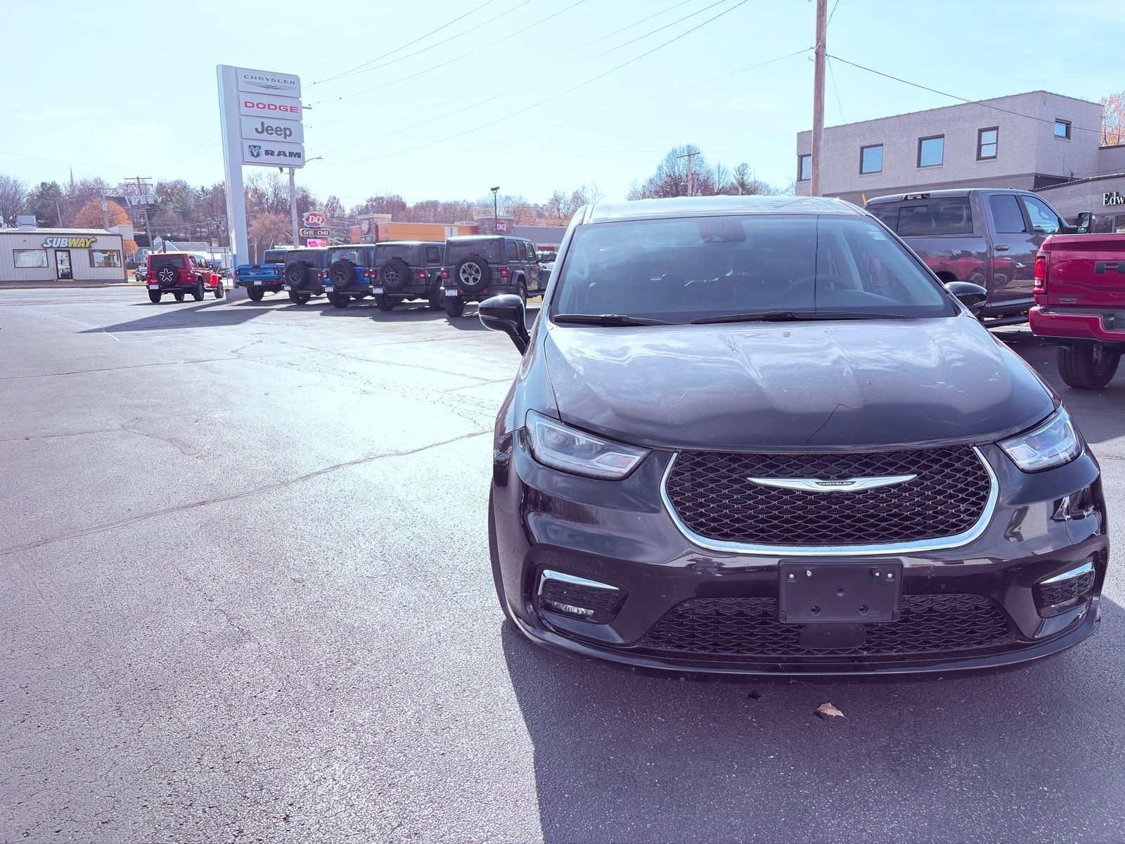 2024 Chrysler Pacifica Touring L photo 2