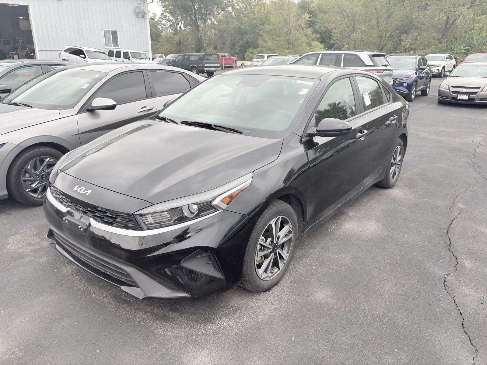 2024 Kia Forte LXS photo 2