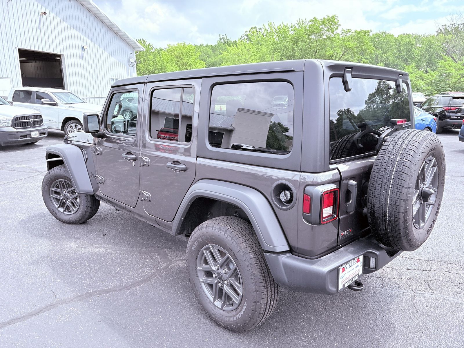 2025 Jeep Wrangler Sport S photo 4