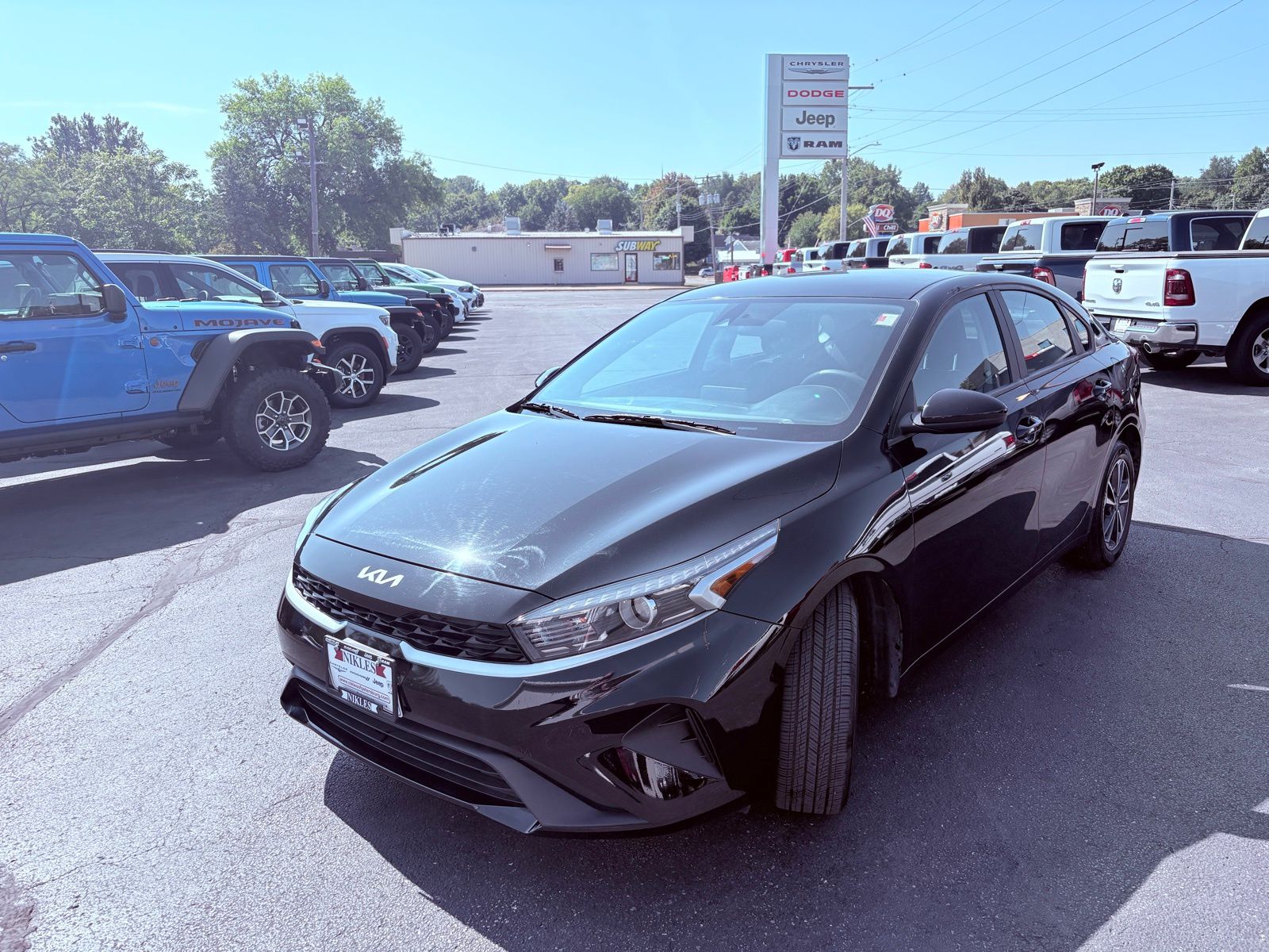 2023 Kia Forte LXS photo 2
