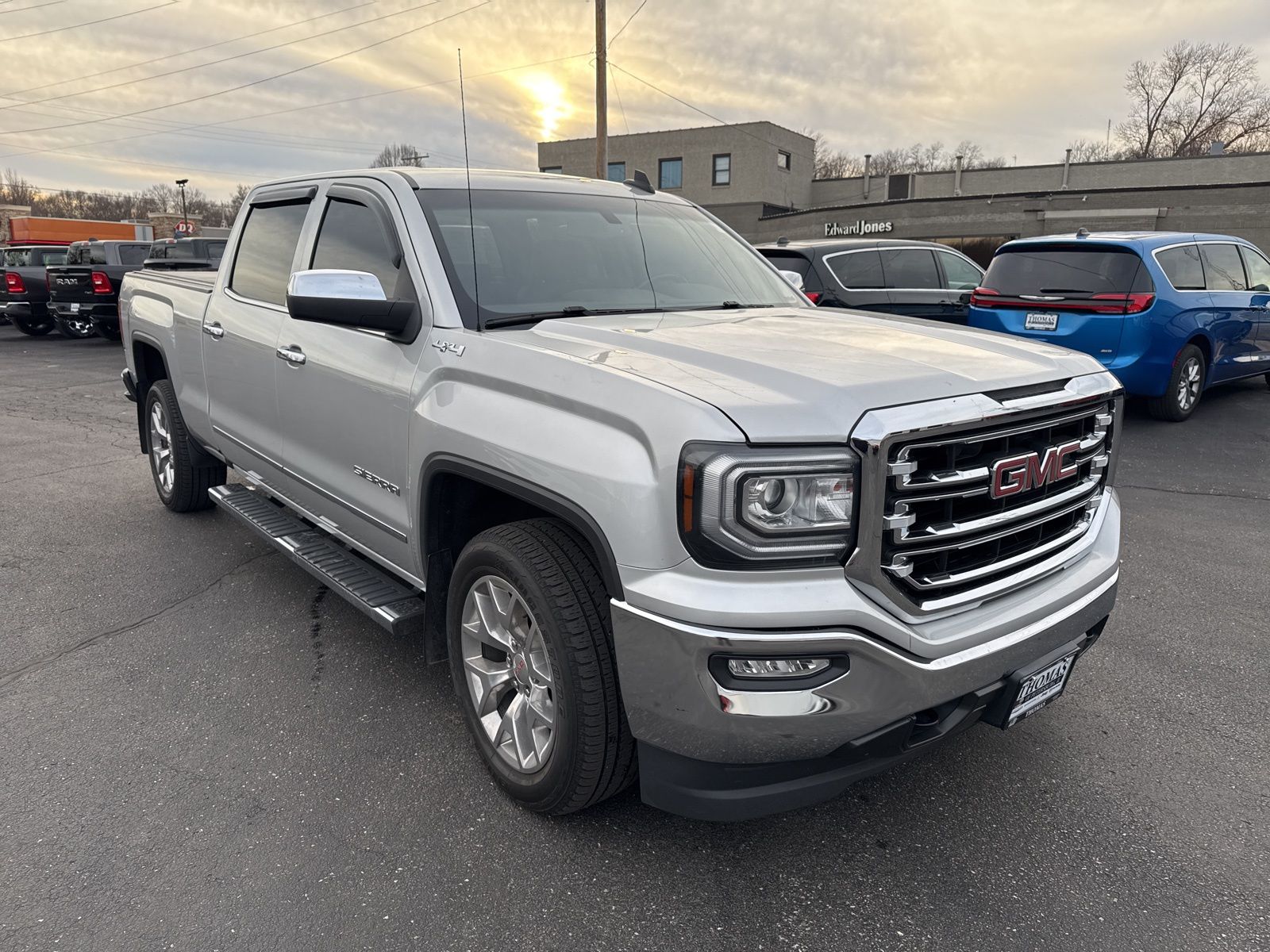 2018 GMC Sierra SLT's photo