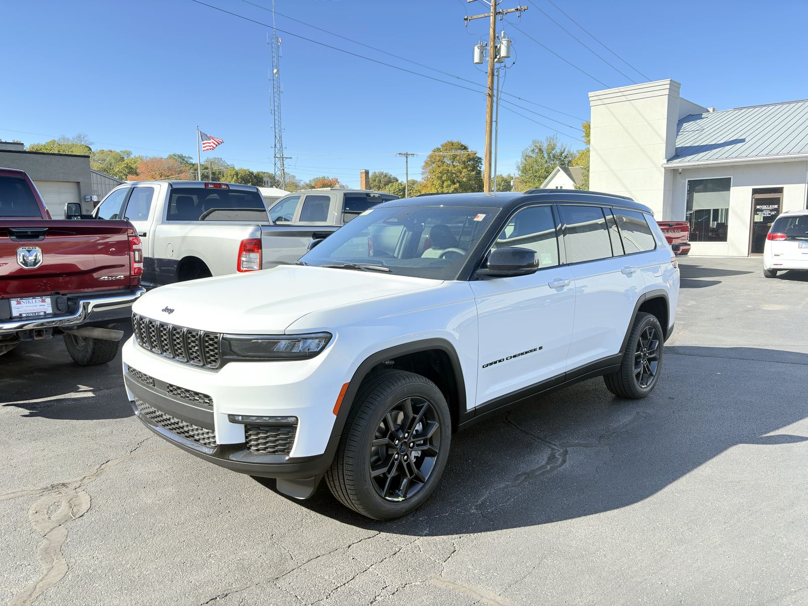 2025 Jeep Grand Cherokee Limited photo 2