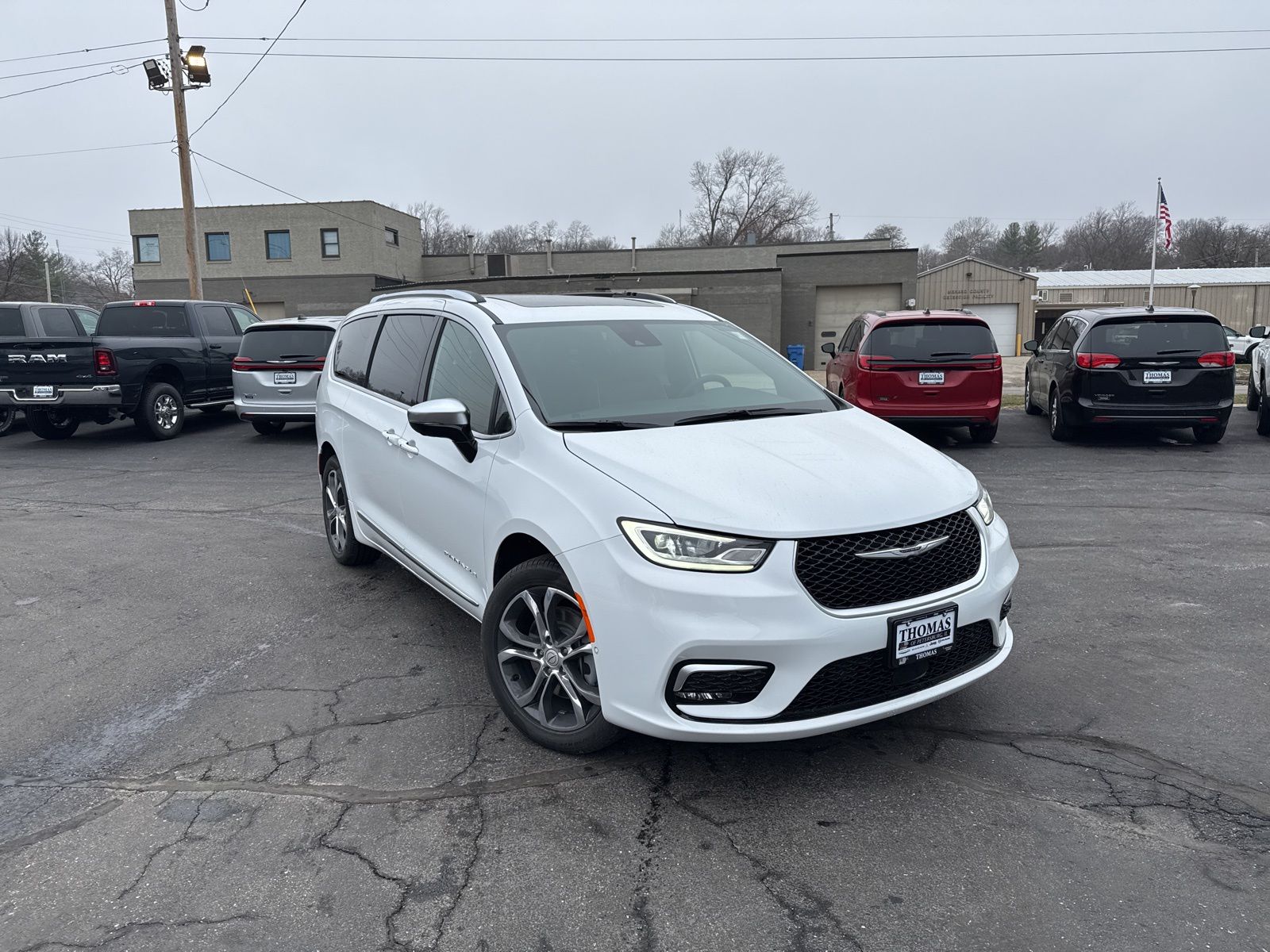 2026 Chrysler Pacifica Pinnacle's photo