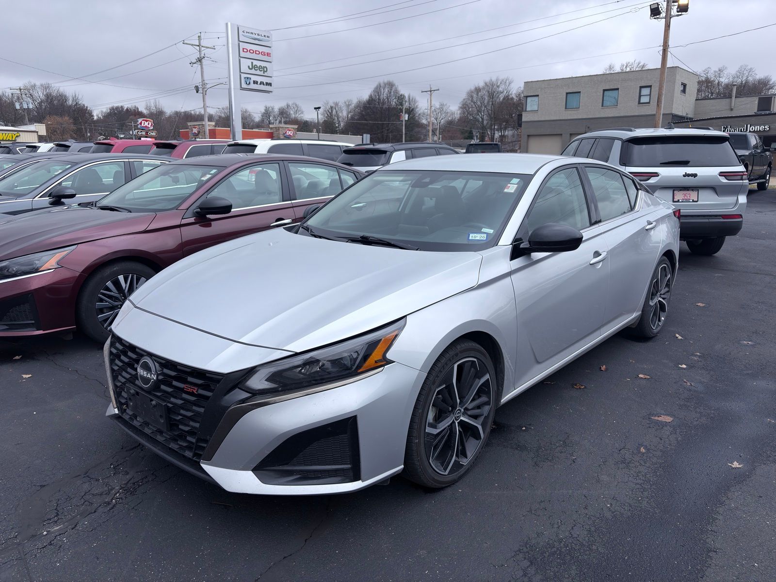 2024 Nissan Altima 2.5 SR photo 2