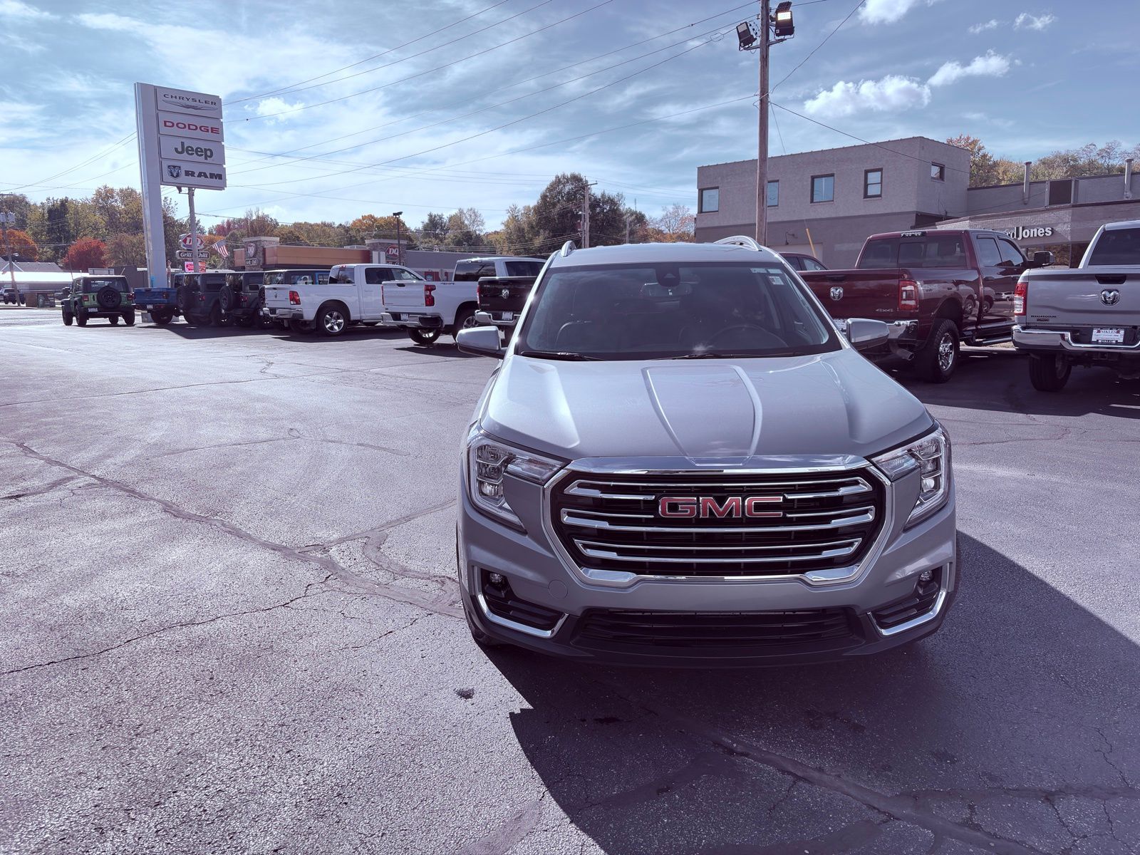 2024 Gmc Terrain SLT photo 2