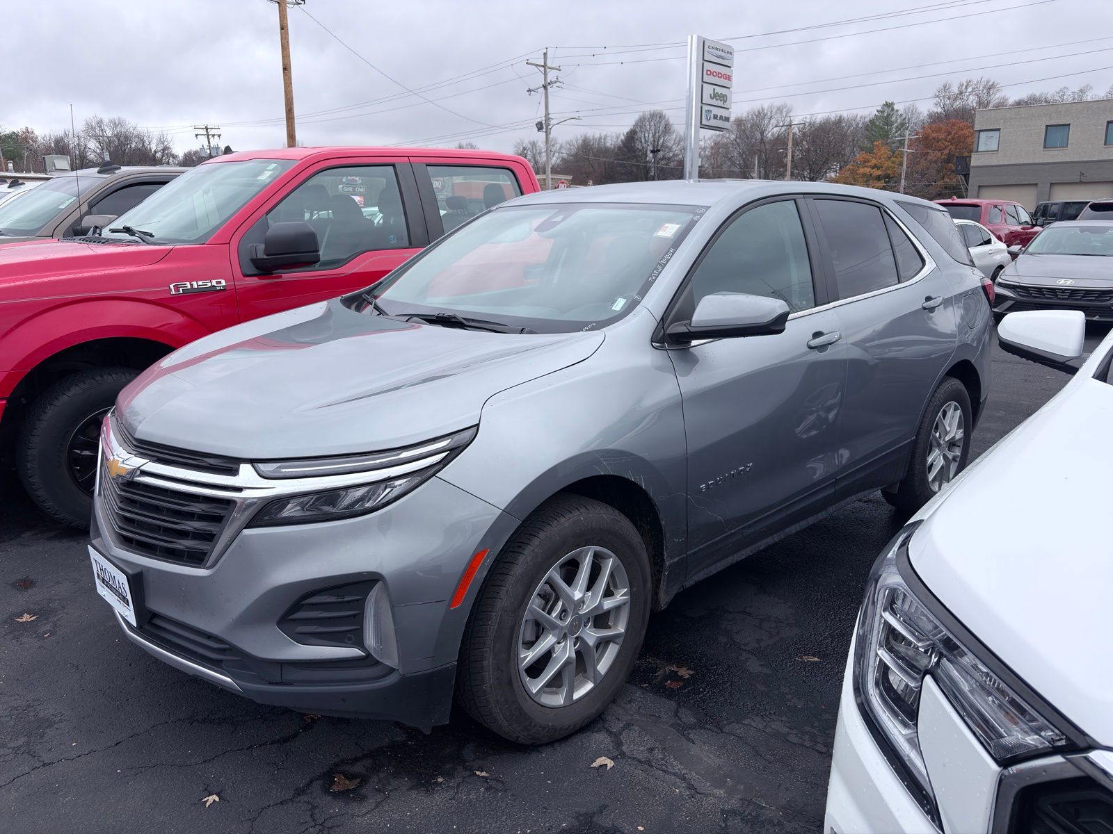 2024 Chevrolet Equinox LT photo 2