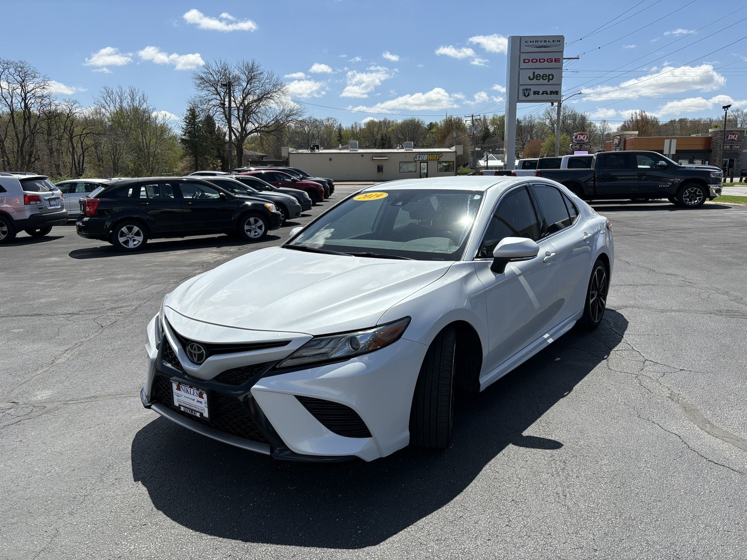 Used 2019 Toyota Camry XSE with VIN 4T1B61HK8KU763779 for sale in Petersburg, IL