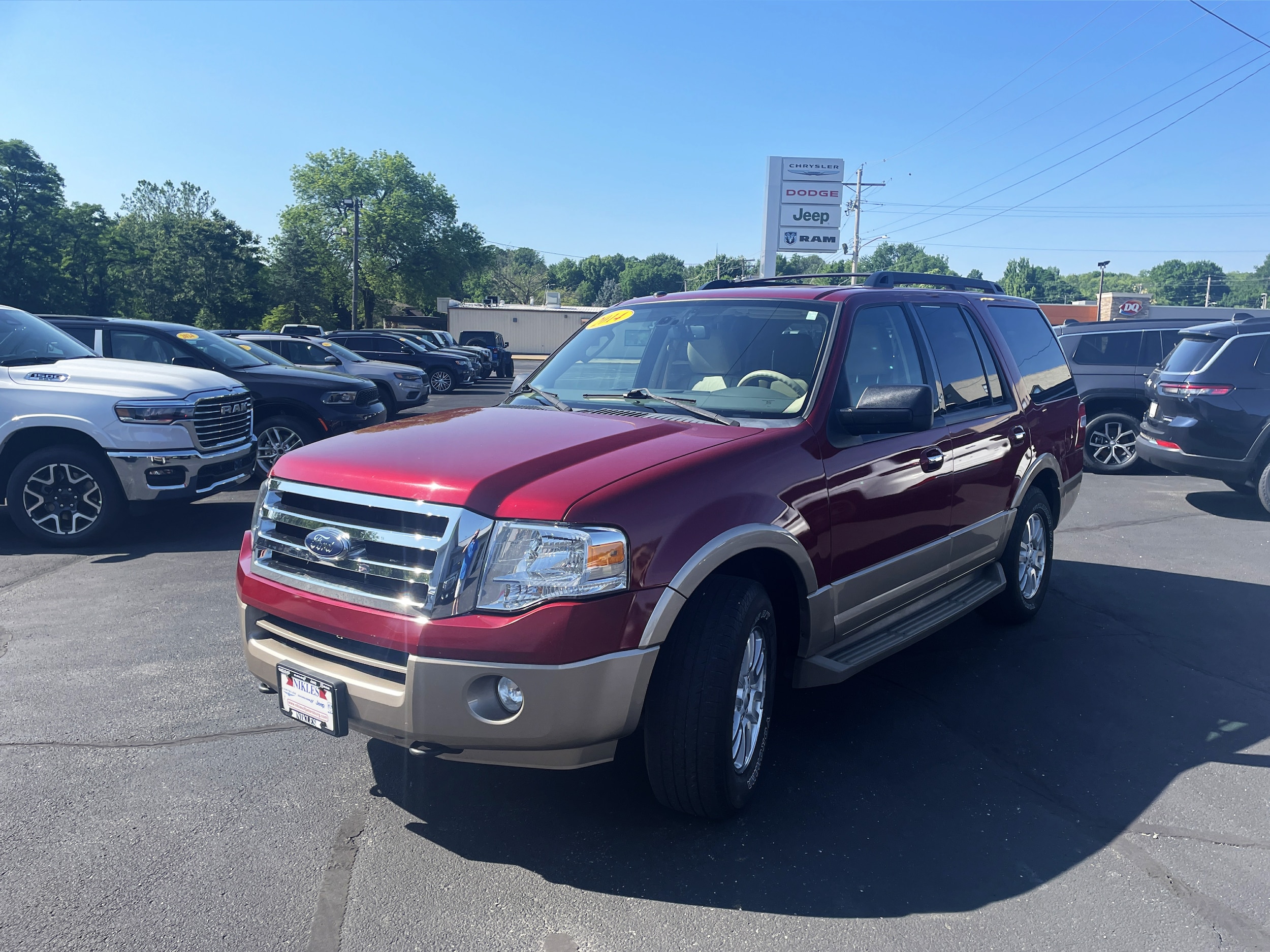 Used 2014 Ford Expedition XLT with VIN 1FMJU1J56EEF31458 for sale in Petersburg, IL