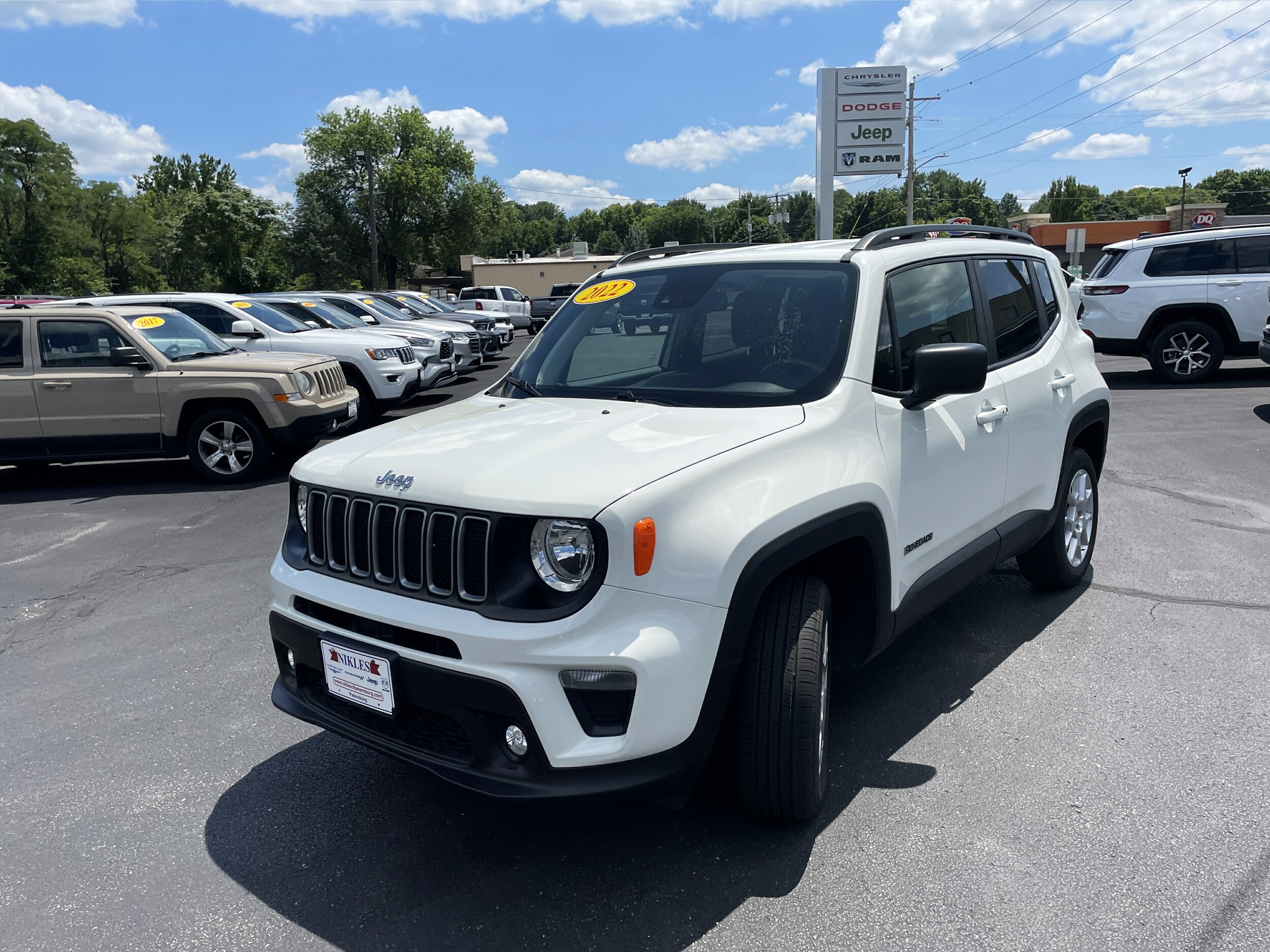 Used 2022 Jeep Renegade Latitude with VIN ZACNJDB10NPN70921 for sale in Petersburg, IL