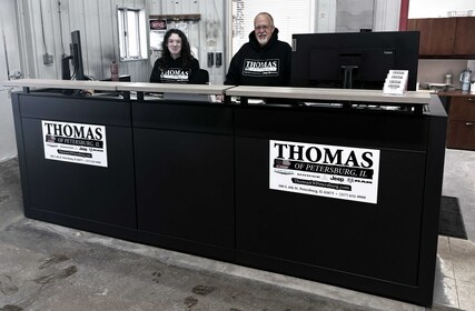 Staff member Bruce and Sophia Service Team from ID_5e0877983f2e