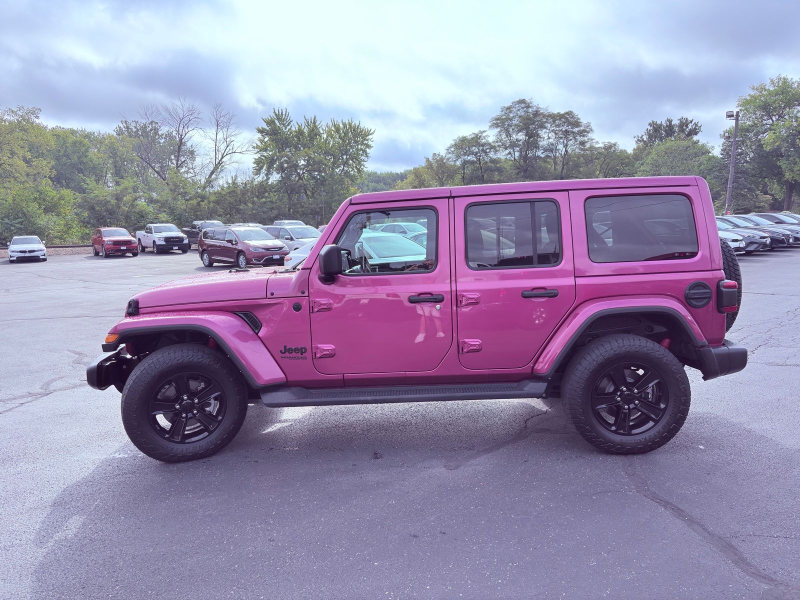 2022 Jeep Wrangler Unlimited Sahara Altitude photo 4