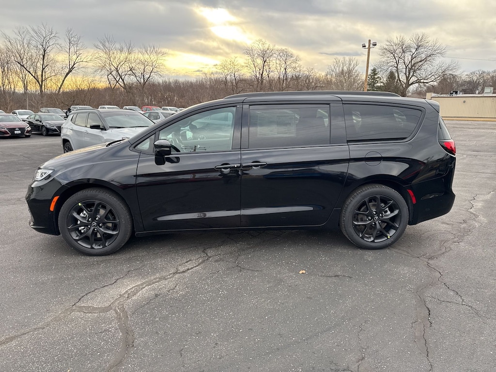 New 2026 Chrysler Pacifica SELECT Passenger Van