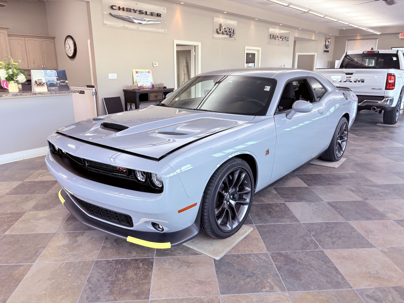 2022 Dodge Challenger R/T Scat Pack photo 2