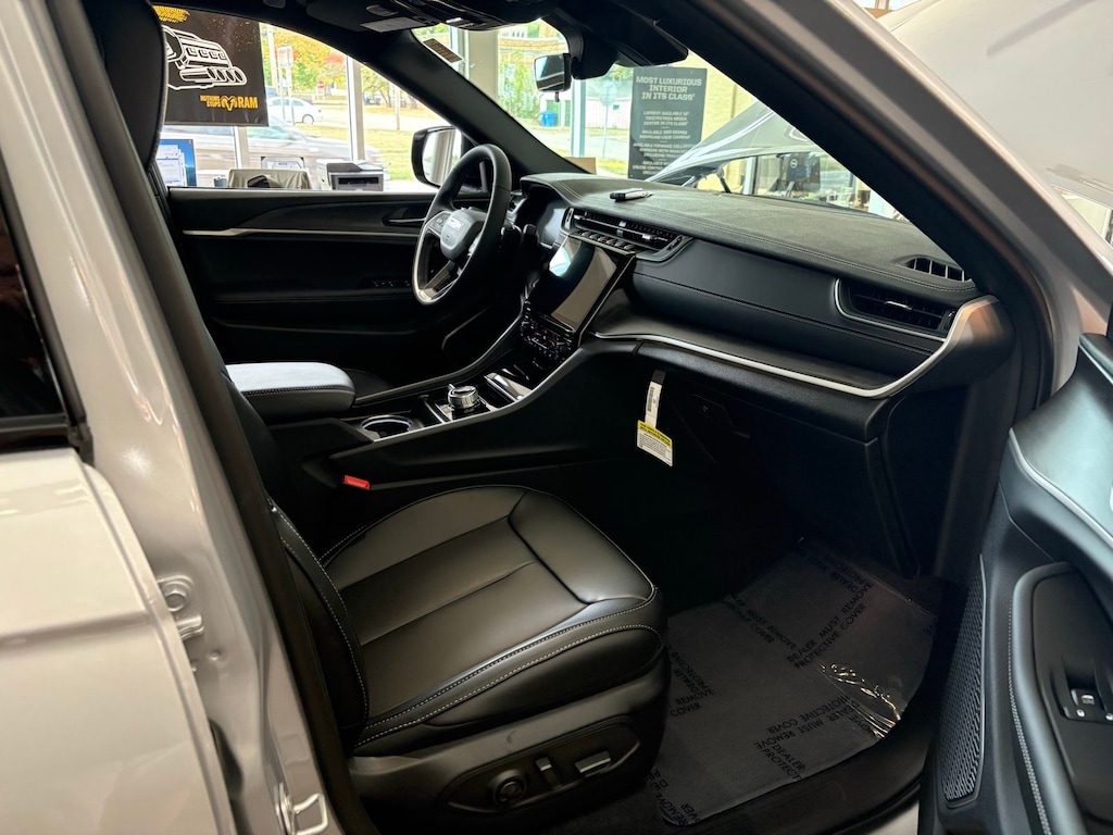 New 2025 Jeep Grand Cherokee LIMITED 4X4 Sport Utility