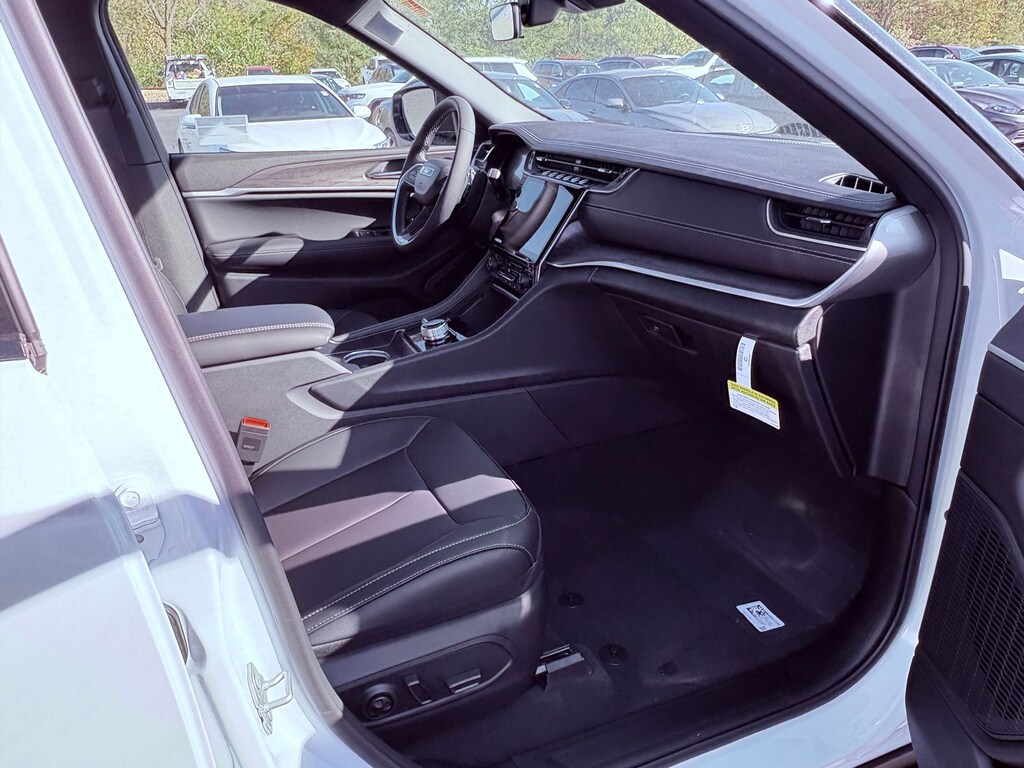 New 2025 Jeep Grand Cherokee L LIMITED 4X4 Sport Utility