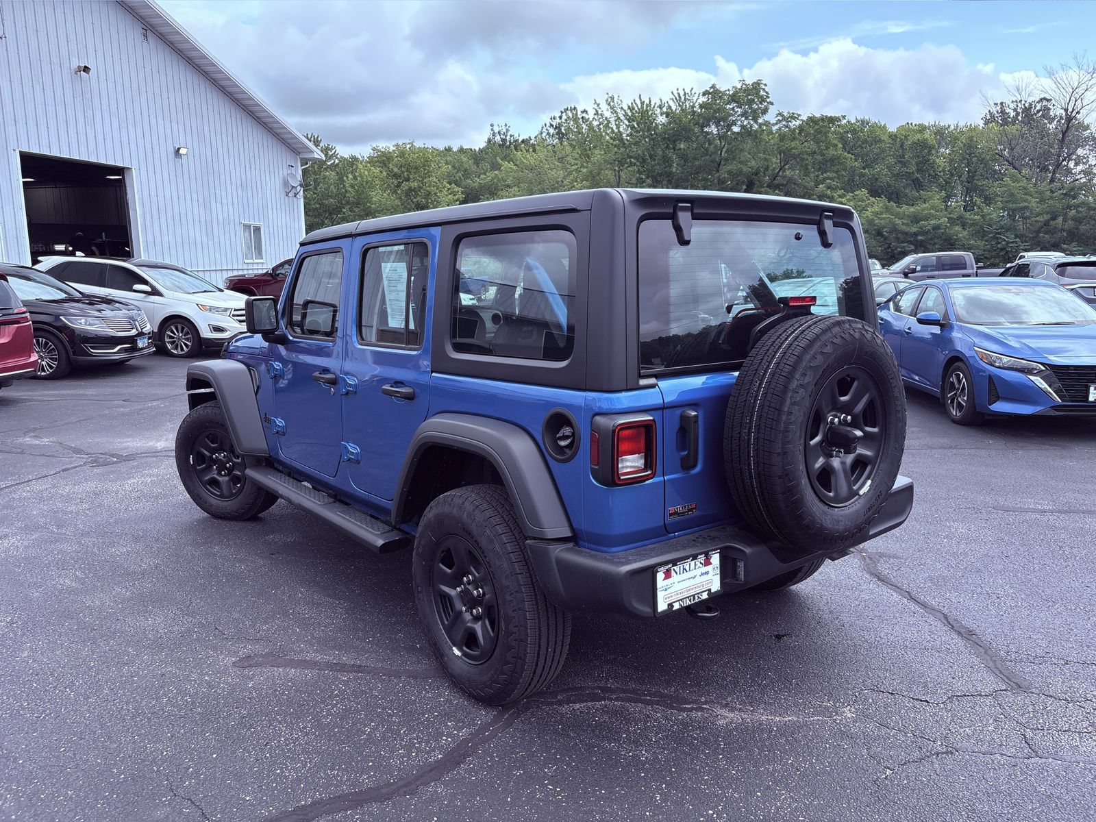 2025 Jeep Wrangler Sport photo 3