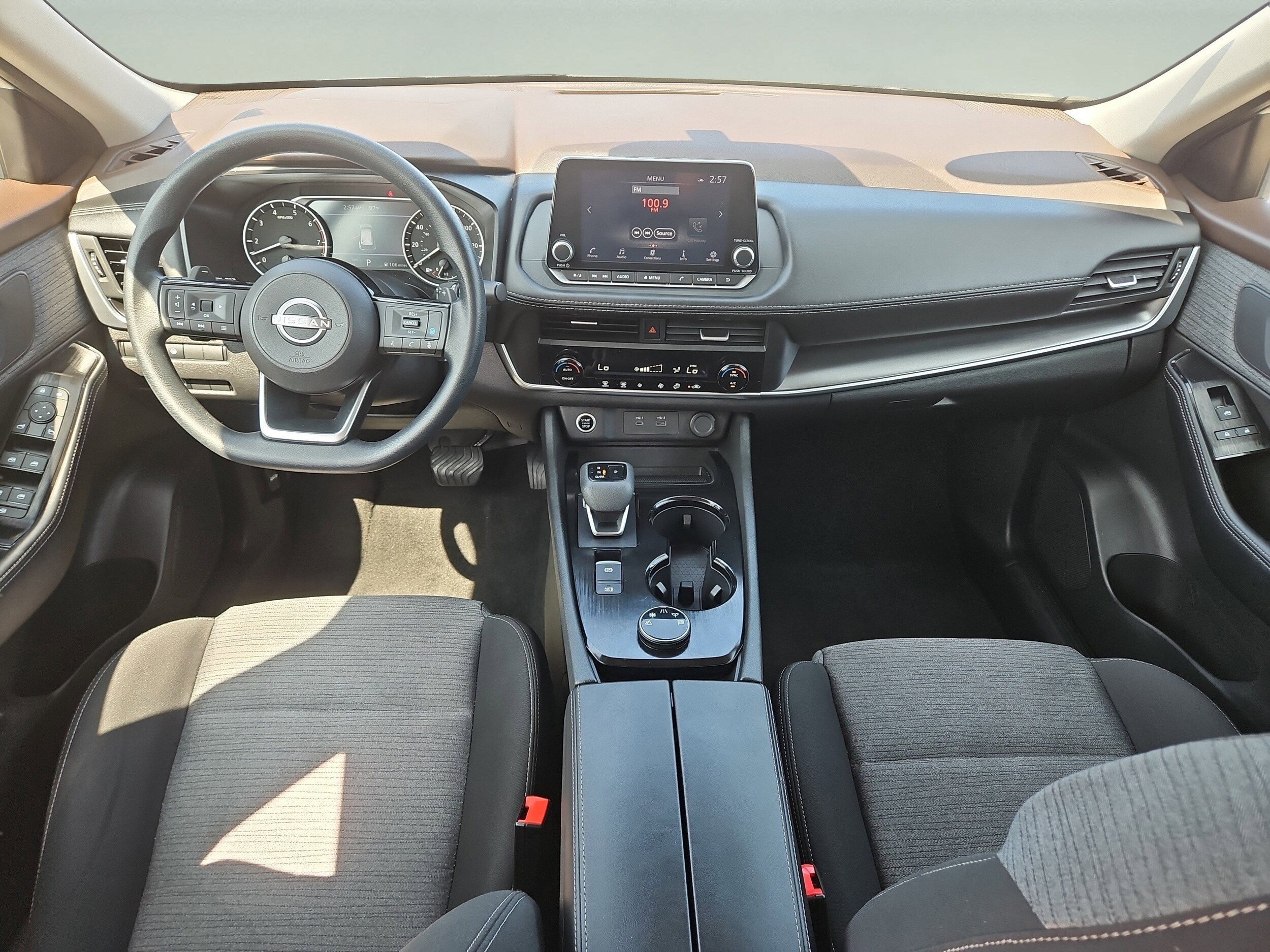 2023 Nissan Rogue SV photo 2