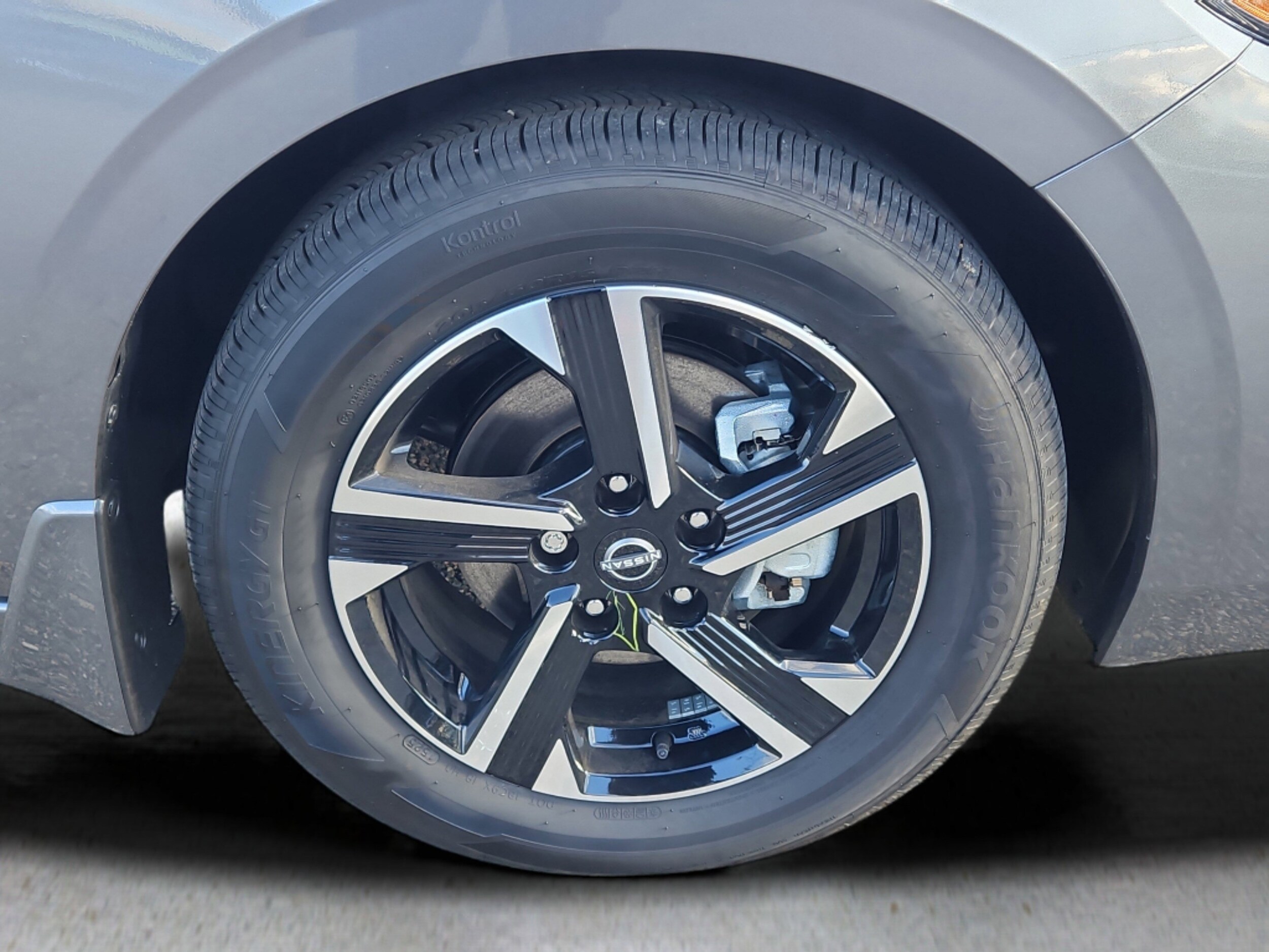 2025 Nissan Sentra SV photo 4