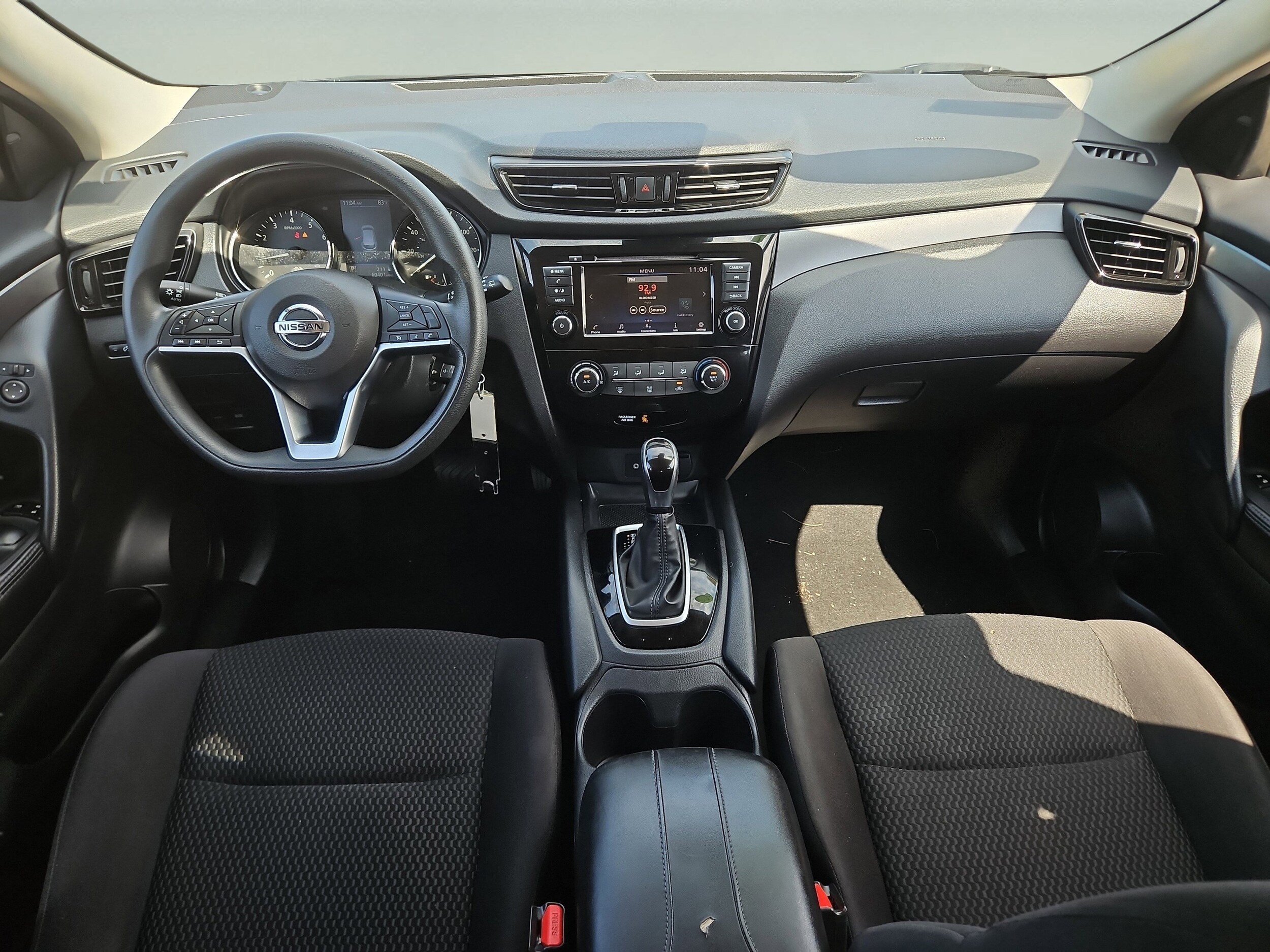 2021 Nissan Rogue Sport S photo 2