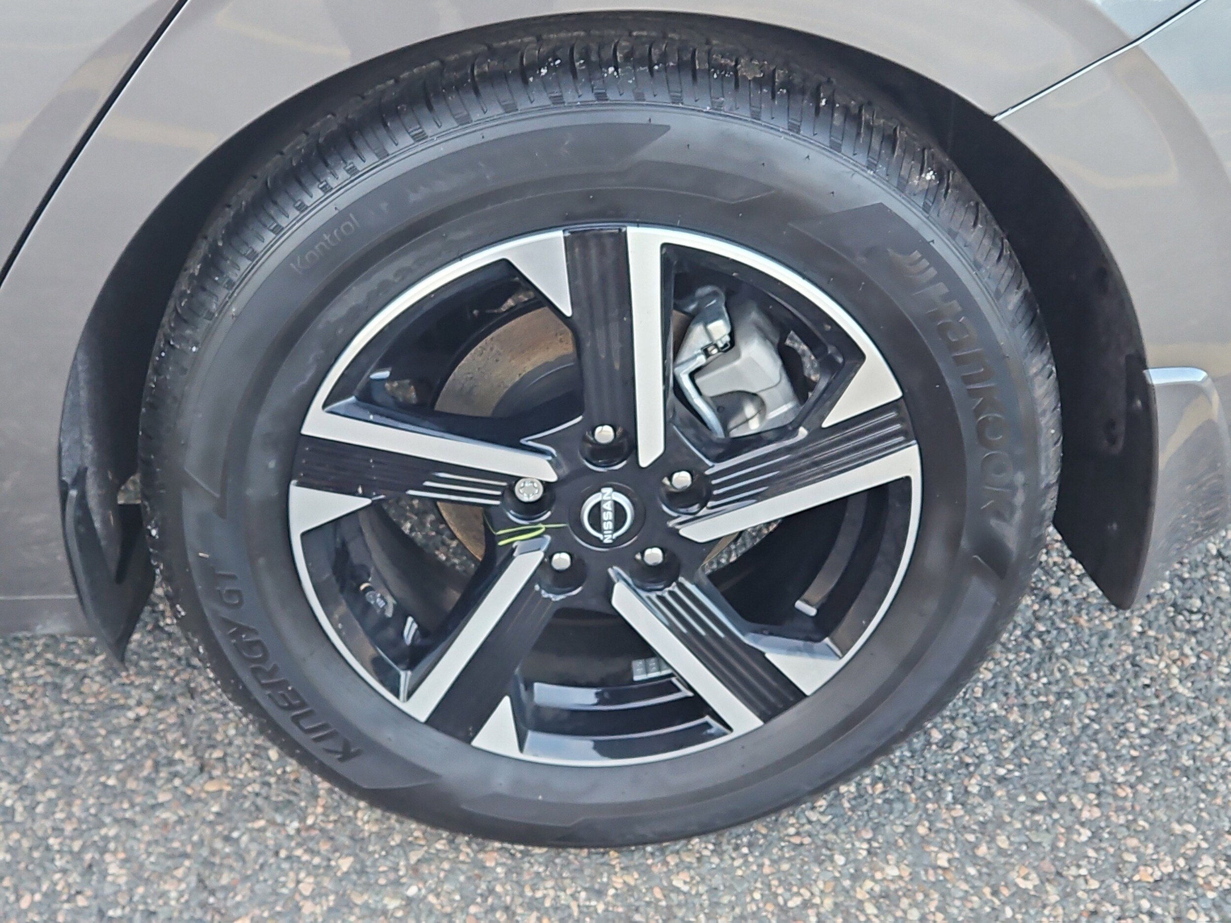 2025 Nissan Sentra SV photo 3