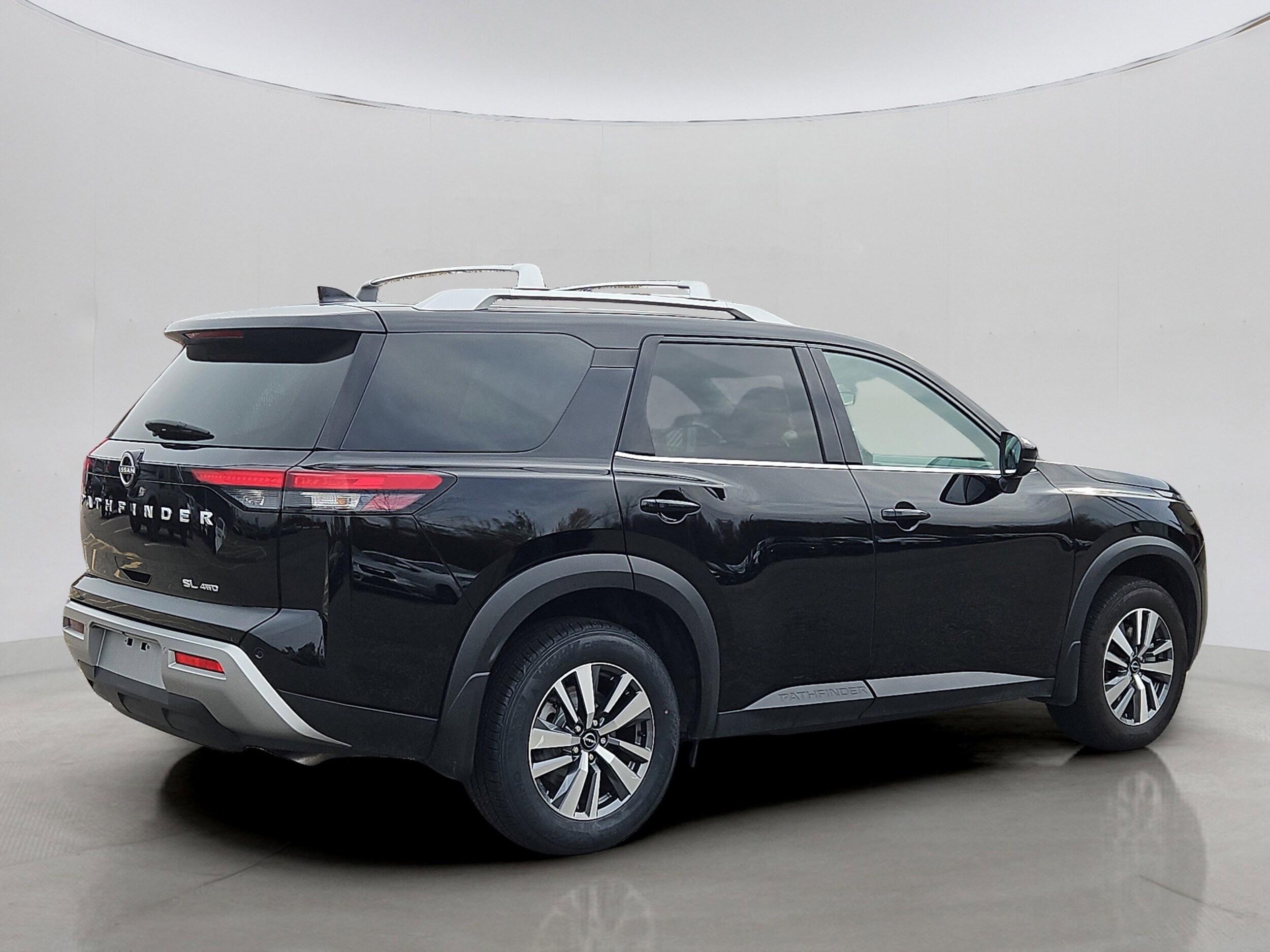 2024 Nissan Pathfinder SL photo 2