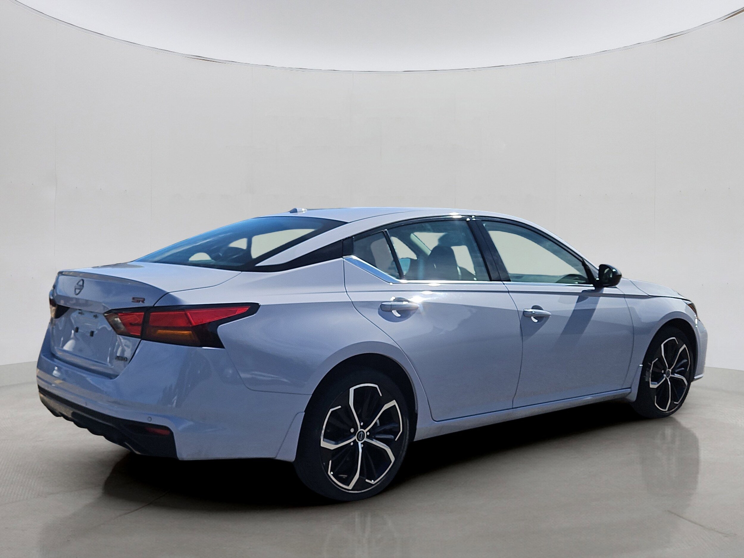 2025 Nissan Altima SR photo 3