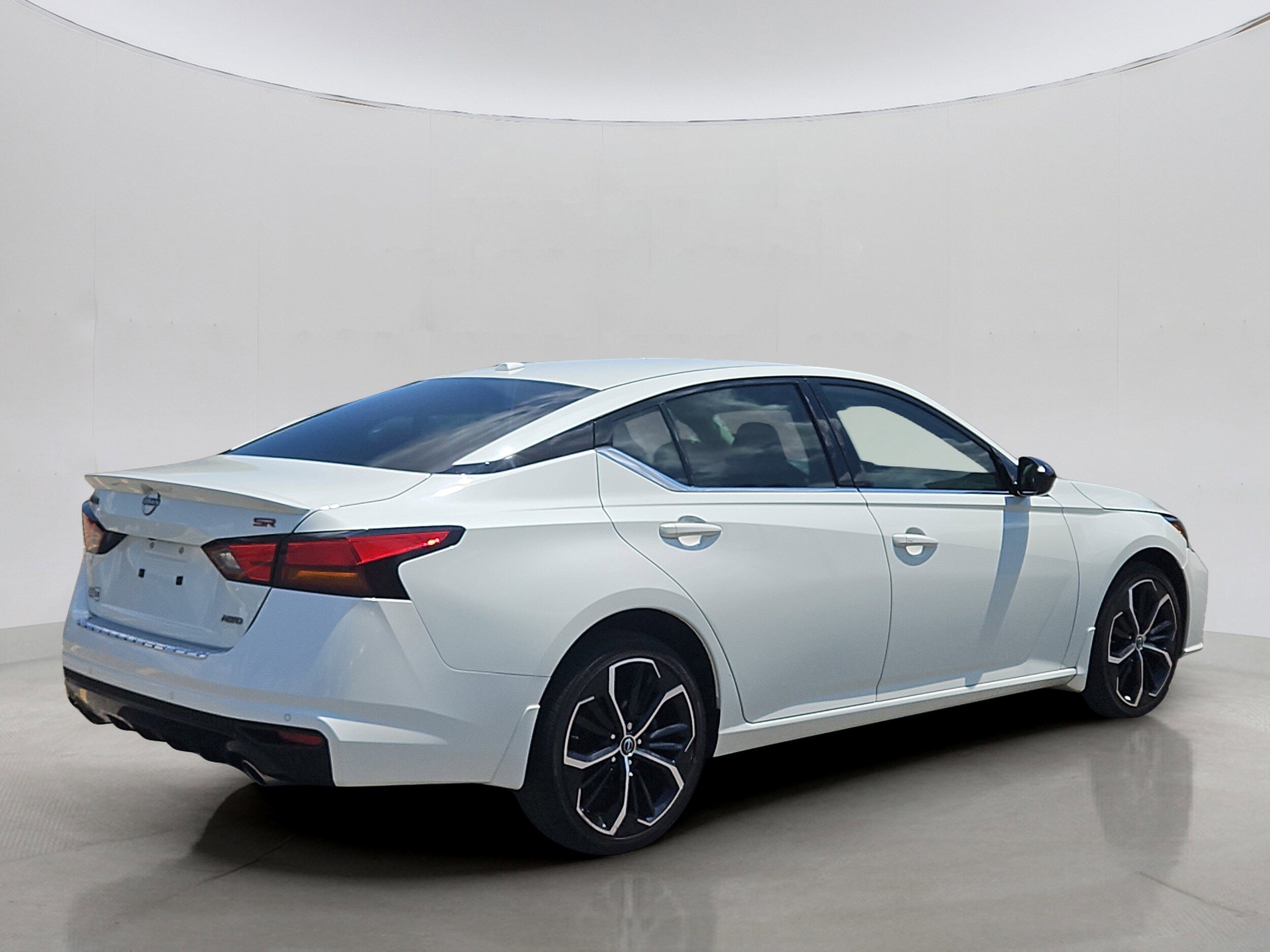 2023 Nissan Altima 2.5 SR photo 3