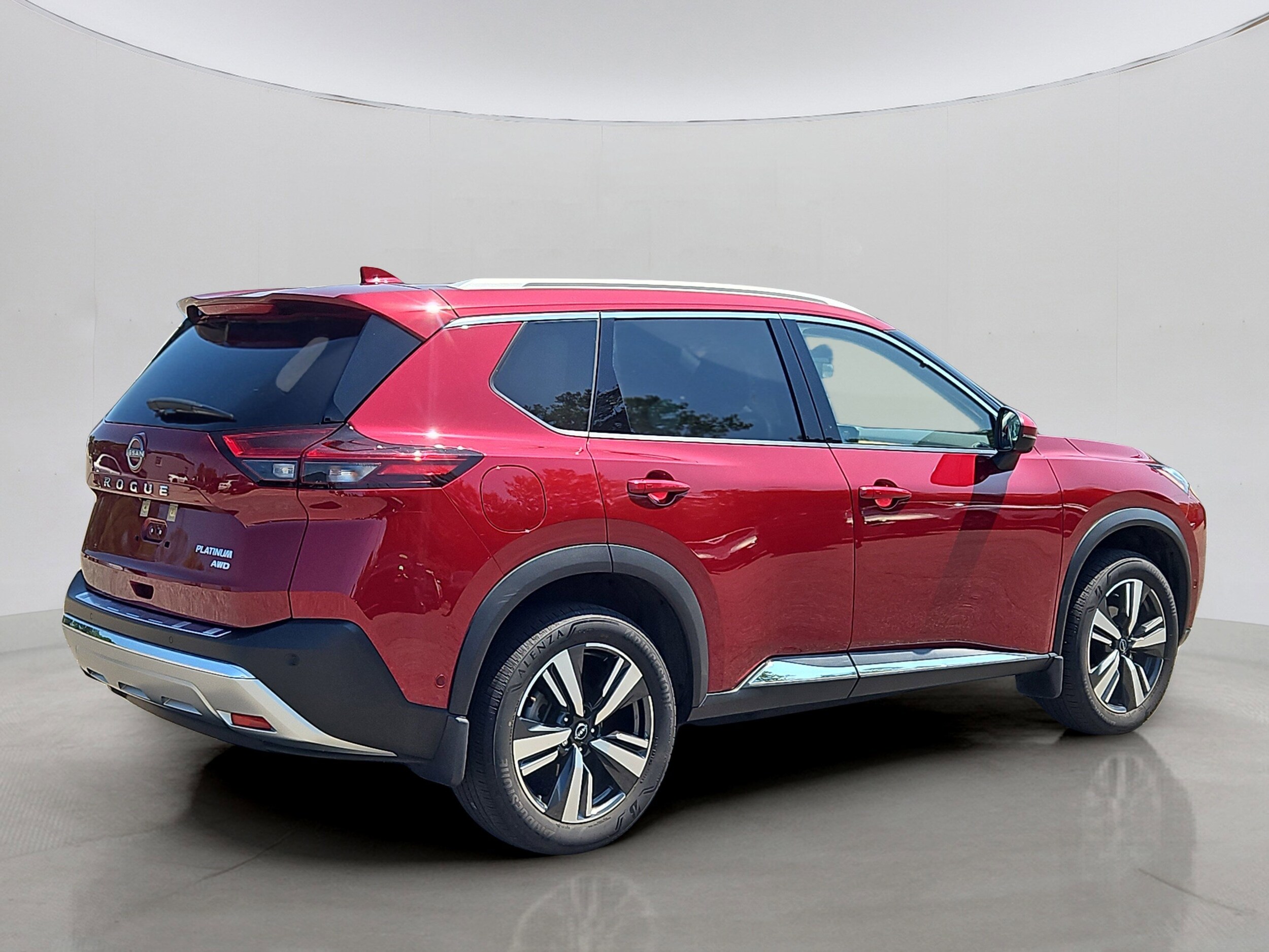 2023 Nissan Rogue Platinum photo 2