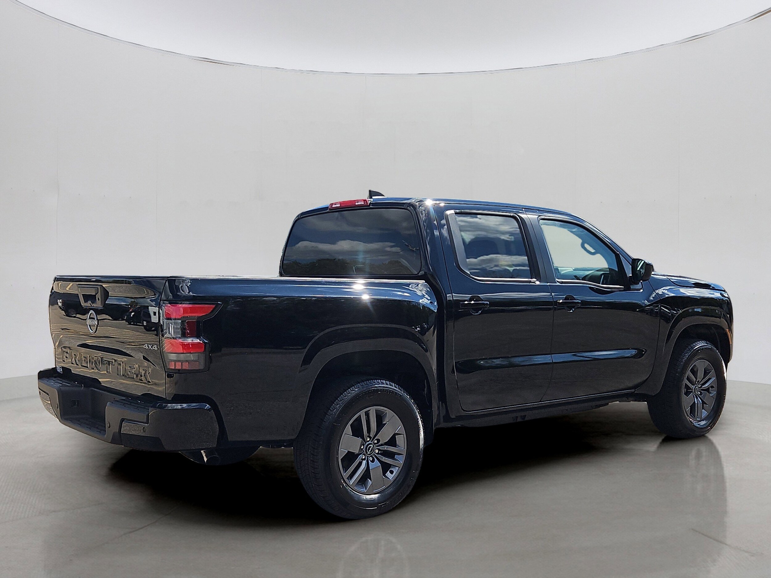 2025 Nissan Frontier SV photo 3