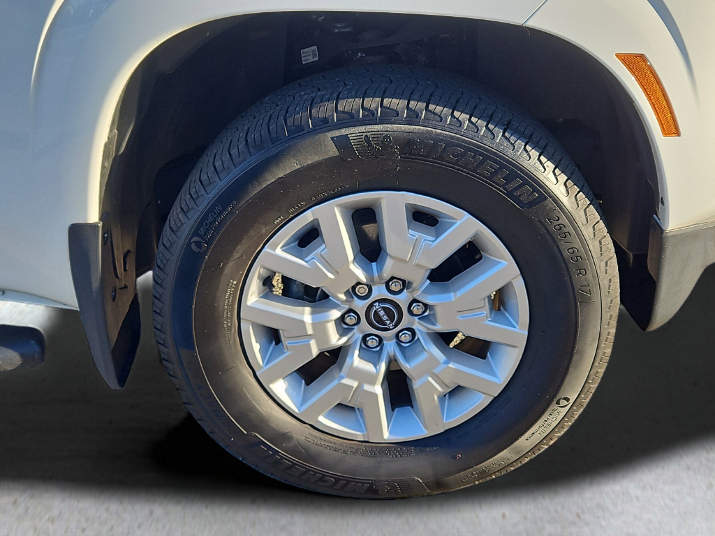 2023 Nissan Frontier SV photo 4