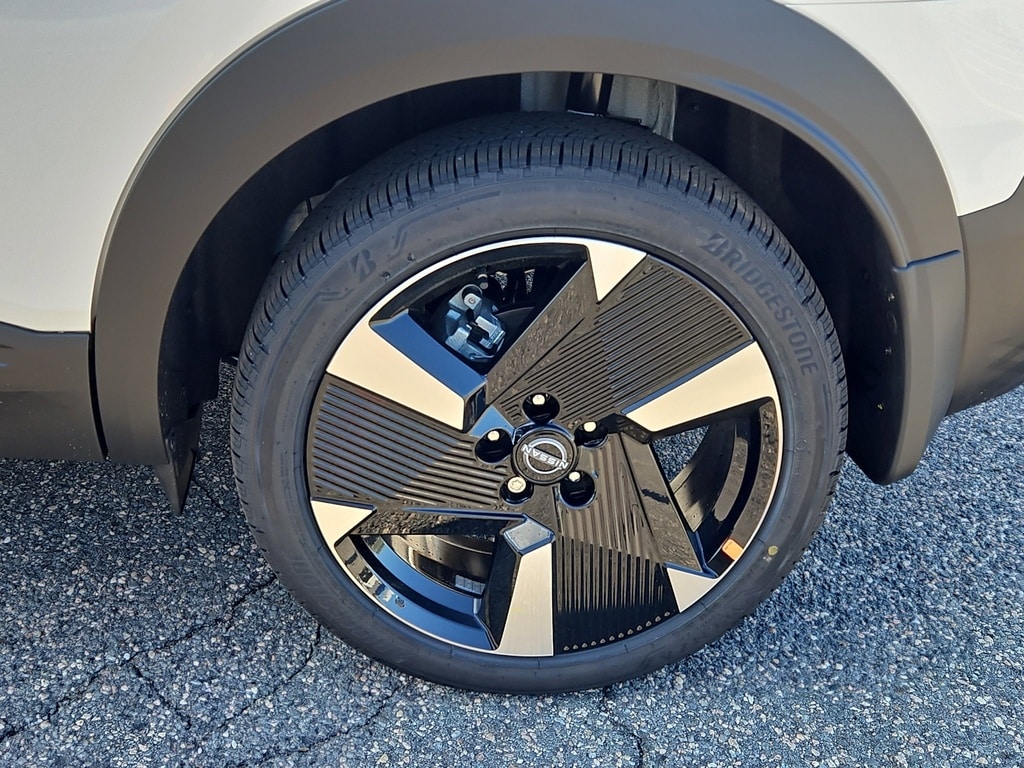 New 2026 Nissan Kicks SR