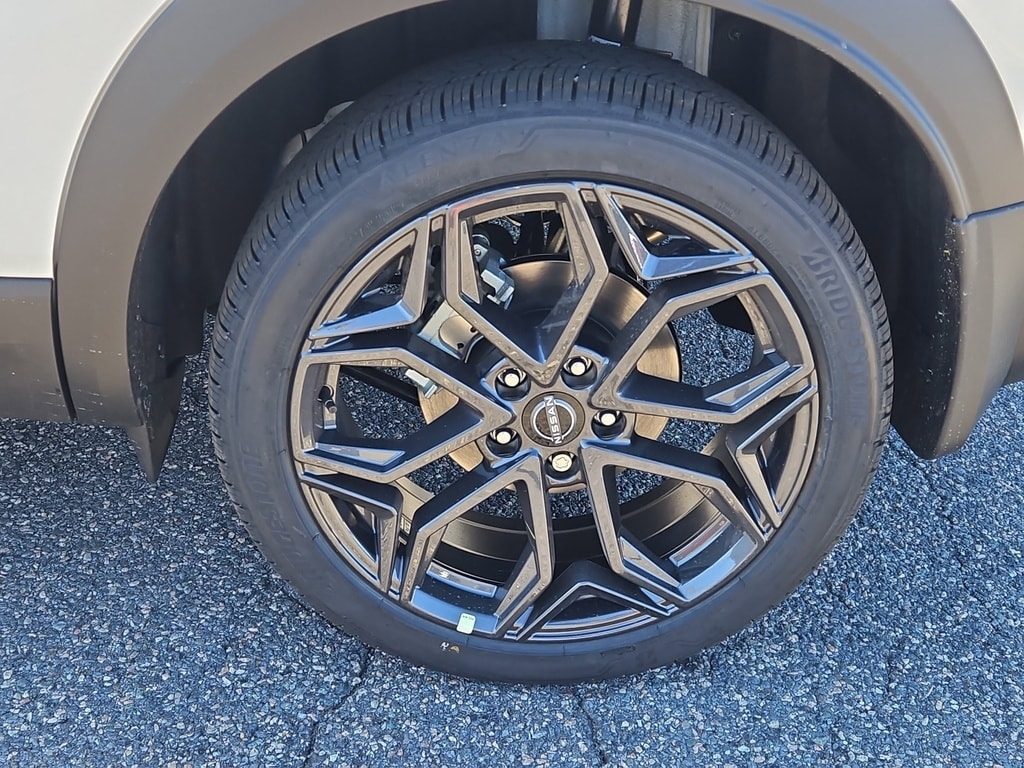 New 2026 Nissan Kicks SR