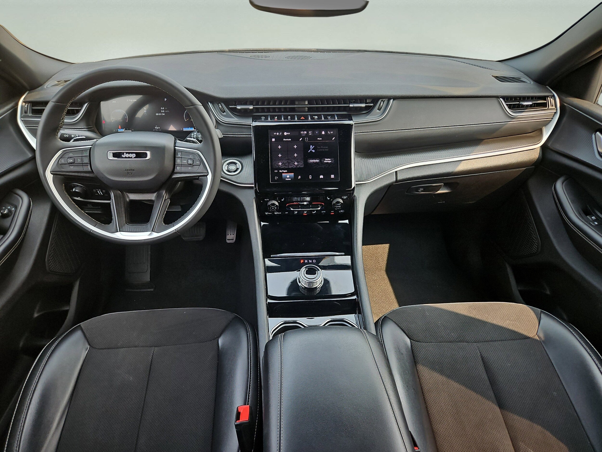2023 Jeep Grand Cherokee Laredo Altitude X photo 2