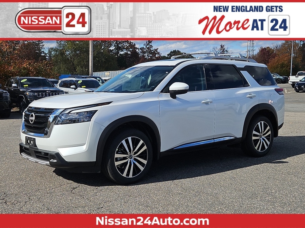 2025 Nissan Pathfinder Platinum's photo