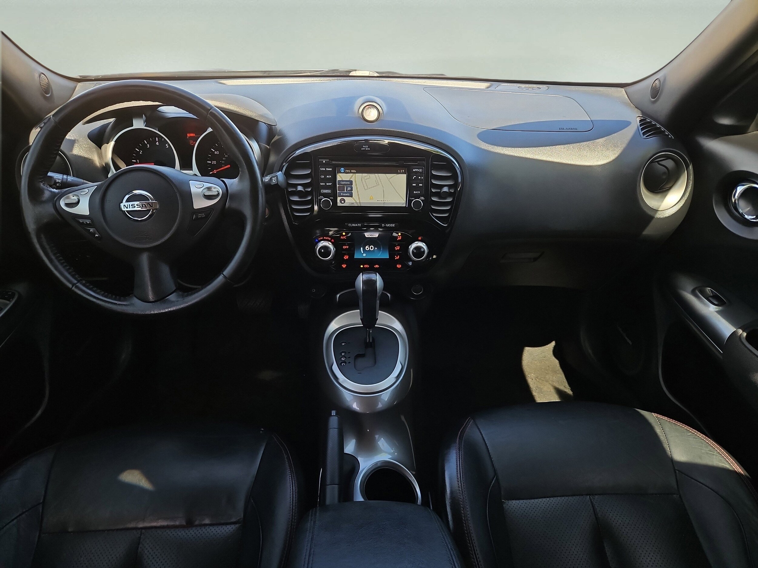 2016 Nissan Juke SL photo 2