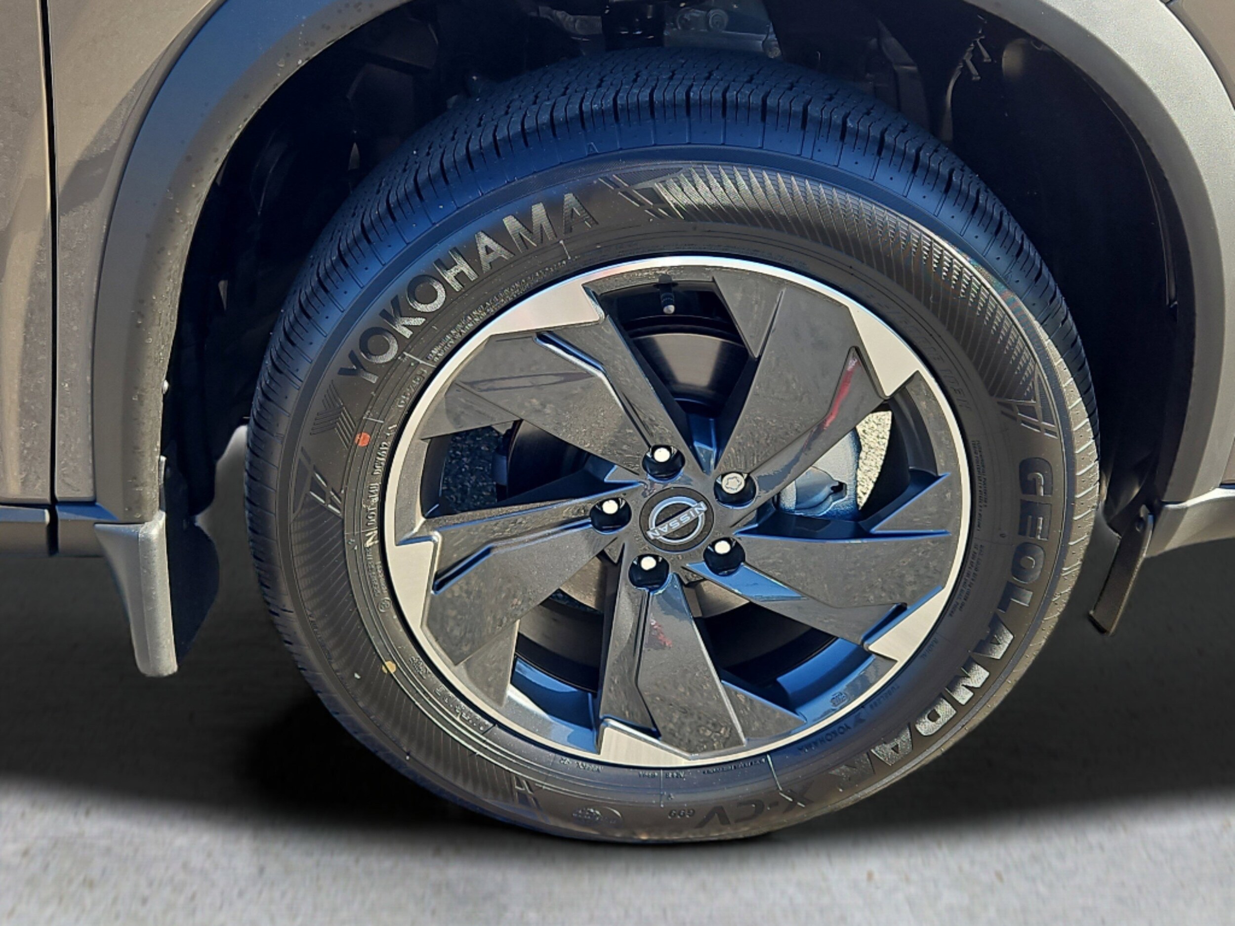 2025 Nissan Rogue SV photo 4
