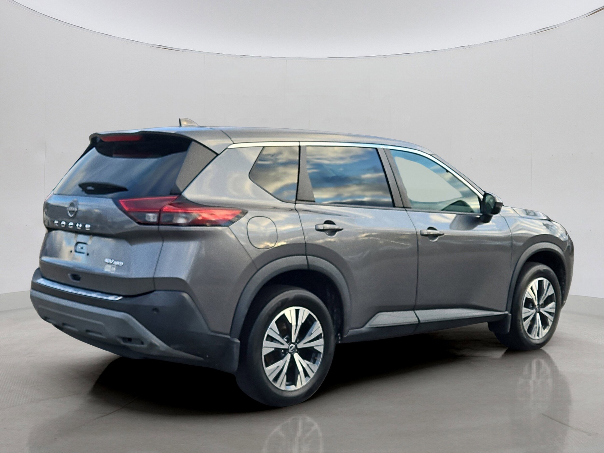 2022 Nissan Rogue SV photo 3